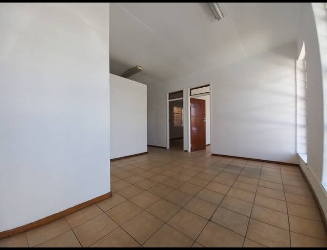 608M² WAREHOUSE TO LET IN JET PARK